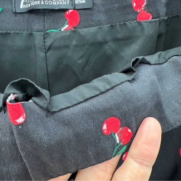 7th Avenue Design Studio New York & Company Women's Skirt XS Black Cherries - Picture 5 of 9